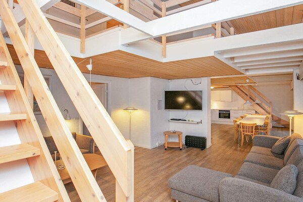 Foto van 14 persoons vakantie huis op een vakantie park in Blåvand - Indoor