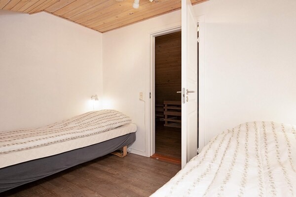 Foto van 14 persoons vakantie huis op een vakantie park in Blåvand - Indoor