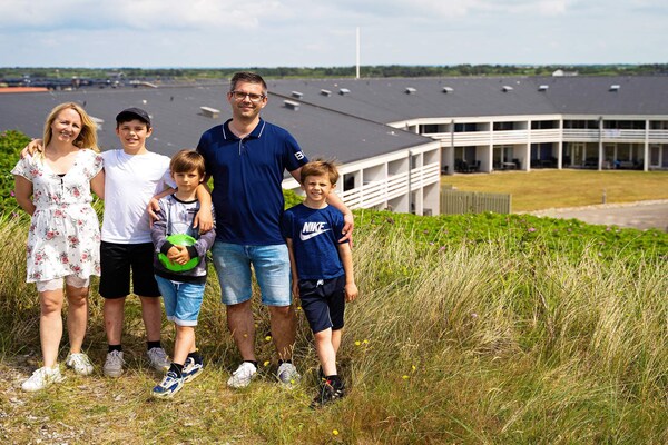 Foto van 6 persoons vakantie huis op een vakantie park - Vakantiehuis in Ringkøbing - Outdoor
