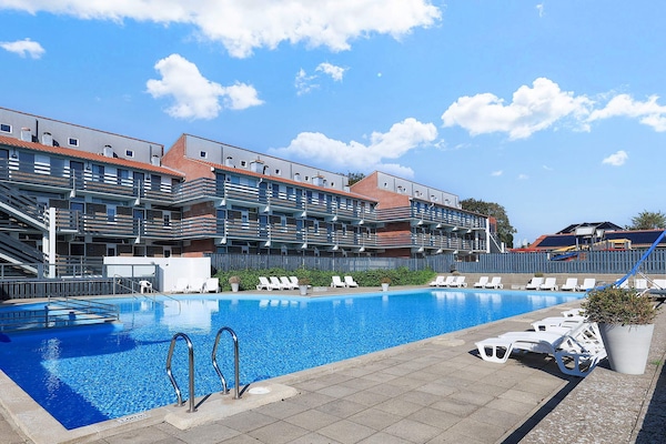Foto van 4 persoons vakantie huis op een vakantie park in Faaborg - Pool