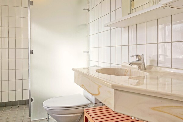 Foto van 5 persoons vakantie huis op een vakantie park in Gudhjem - Indoor