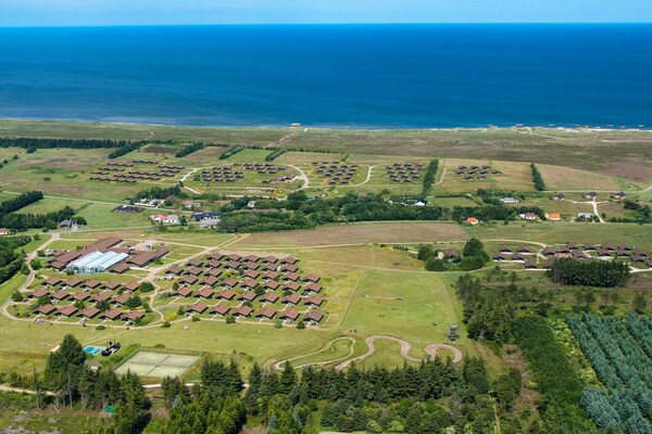 Foto van 6 persoons vakantie huis op een vakantie park in Hanstholm - Outdoor
