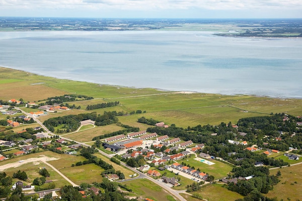 Foto van 10 persoons vakantie huis op een vakantie park in Blåvand - Outdoor
