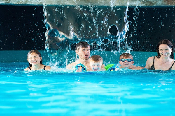 Foto van 8 persoons vakantie huis op een vakantie park in Blåvand - Pool