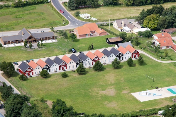 Foto van 8 persoons vakantie huis op een vakantie park in Blåvand - Outdoor