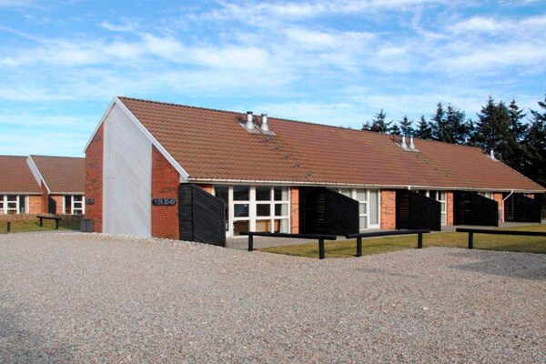 Foto van 8 persoons vakantie huis op een vakantie park in Blåvand - Indoor