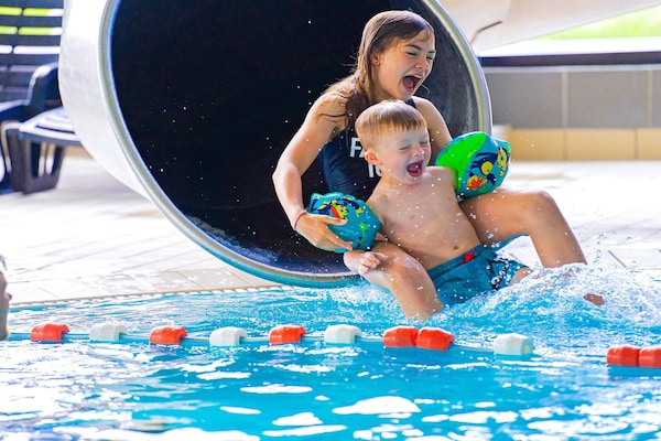 Foto van 8 persoons vakantie huis op een vakantie park in Blåvand - Pool