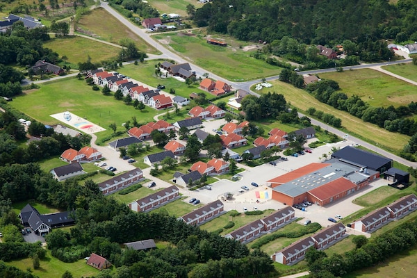 Foto van 8 persoons vakantie huis op een vakantie park in Blåvand - Outdoor