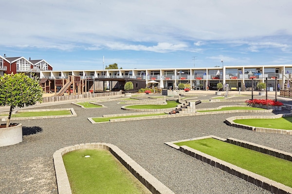 Foto van 4 persoons vakantie huis op een vakantie park in Glesborg - Outdoor