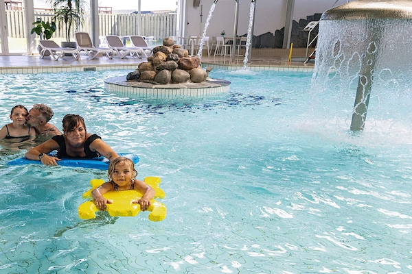 Foto van 6 persoons vakantie huis op een vakantie park in Blokhus - Pool