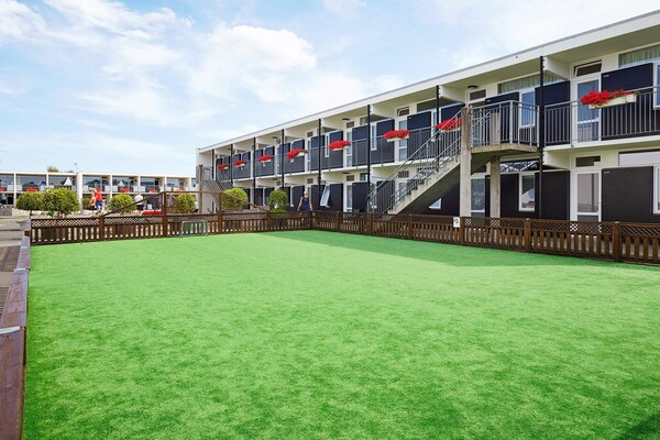 Foto van 4 persoons vakantie huis op een vakantie park in Glesborg - Outdoor