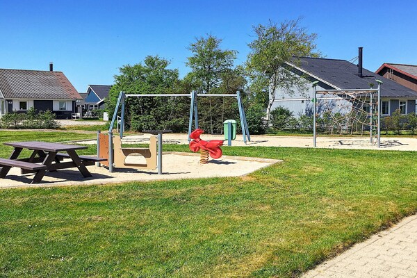 Foto van 6 persoons vakantie huis op een vakantie park in Hemmet - Outdoor