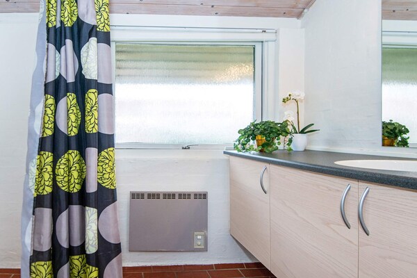 Foto van 6 persoons vakantie huis op een vakantie park in Hemmet - Indoor