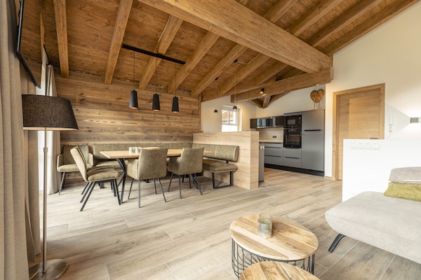 Foto van Luxe chalet met sauna bij het zwemmeer - Vakantiehuis in Uttendorf - DiningRoom