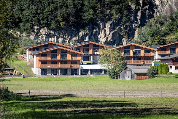 Foto van Luxe chalet met prive sauna, nabij een zwemmeer - Vakantiehuis in Uttendorf - ExteriorSummer