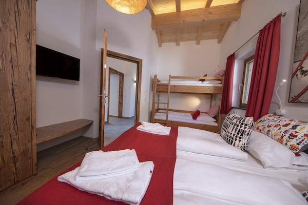 Foto van Alpine Chalet met Ski-In toegang - Vakantiehuis in Neukirchen - BedRoom