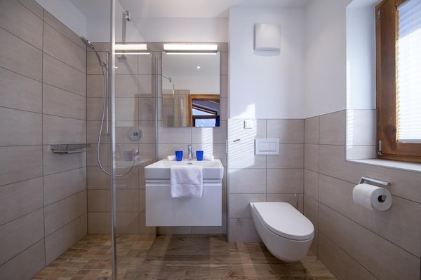 Foto van Alpine Chalet met Ski-In toegang - Vakantiehuis in Neukirchen - BathRoom