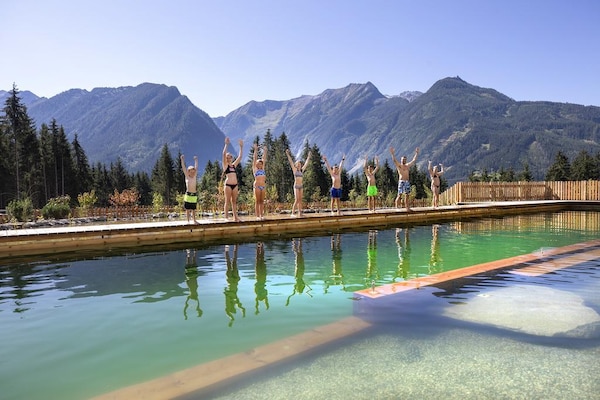 Foto van Alpine Chalet met Ski-In toegang - Vakantiehuis in Neukirchen - PoolOfHouse