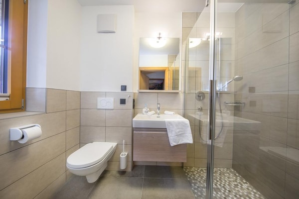 Foto van Chaletverblijf nabij de Krimmler watervallen - Vakantiehuis in Neukirchen - BathRoom
