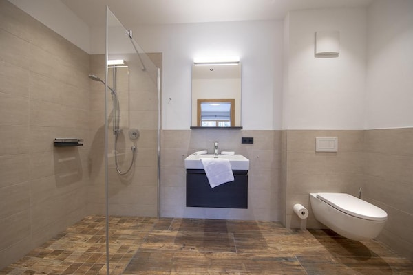 Foto van Luxe chalet met uitzicht en sauna - Vakantiehuis in Neukirchen - BathRoom