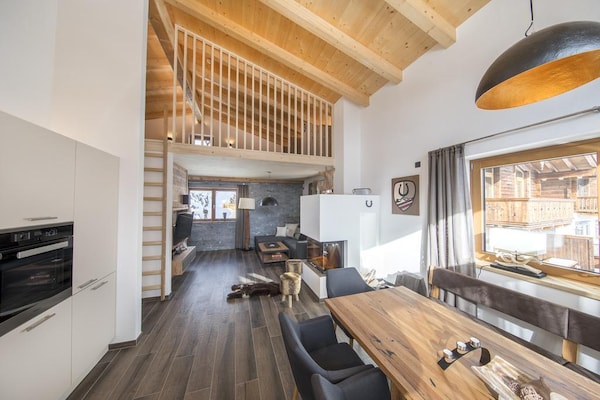 Foto van Alpenchalet met uitzicht op de bergen - Vakantiehuis in Neukirchen - LivingRoom