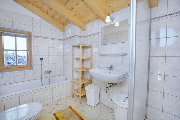 Foto van Chalet in Königsleiten bij Skibus & Zwembad - Vakantiehuis in Wald im Pingzau - BedRoom