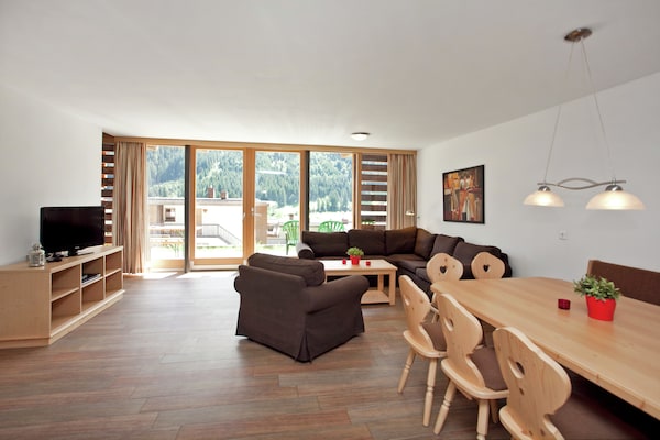 Foto van Luxe verblijf in Wald im Pinzgau met sauna - Vakantiehuis in Wald-Königsleiten - LivingRoom