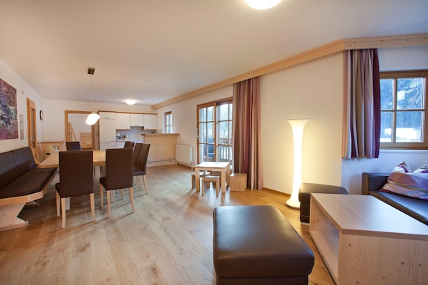 Foto van Chalet in Pinzgau bij Wildkogel Arena - Vakantiehuis in Wald im Pinzgau - LivingRoom