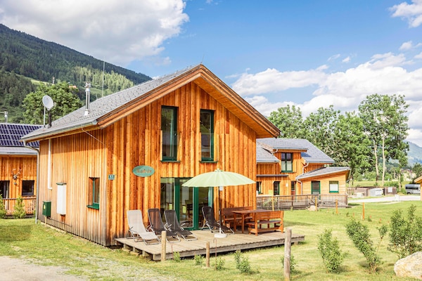 Foto van Luxe chalet in Sankt Georgen met jacuzzi - Vakantiehuis in Sankt Georgen am Kresichberg - ExteriorSummer