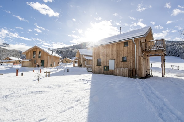 Foto van Modern chalet met whirlpool - Vakantiehuis in Sankt Georgen am Kresichberg - ExteriorWinter