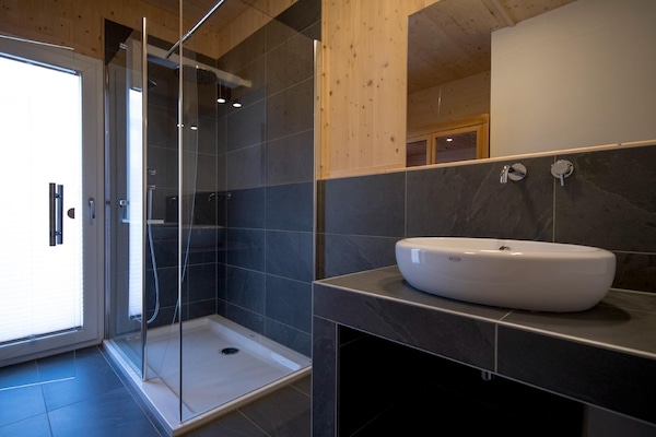 Foto van Gezellig chalet met hottub - Vakantiehuis in Sankt Georgen am Kresichberg - BathRoom