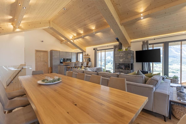 Foto van Majestueus chalet met zwembad en sauna - Vakantiehuis in Ennsling - DiningRoom