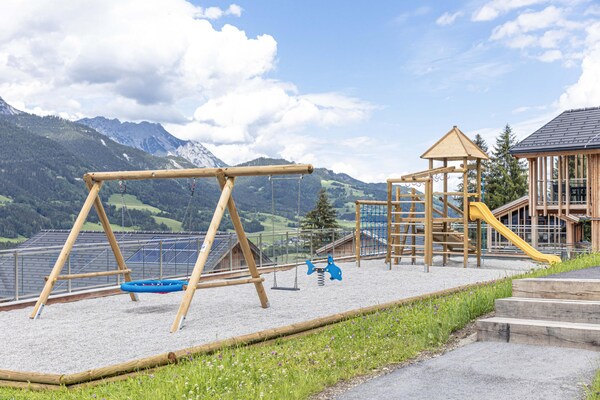Foto van Majestueus chalet met zwembad en sauna - Vakantiehuis in Ennsling - GardenSummer