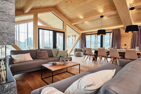 Foto van Majestueus chalet met zwembad en sauna - Vakantiehuis in Ennsling - LivingRoom