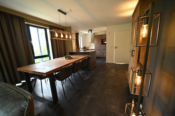 Foto van Modern Appartement in België met Bubbelbad - Vakantiehuis in Durbuy - DiningRoom