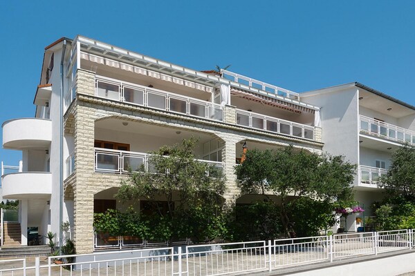 Foto van Rustig toevluchtsoord nabij Drazica Beach - Vakantiehuis in Biograd - ExteriorSummer