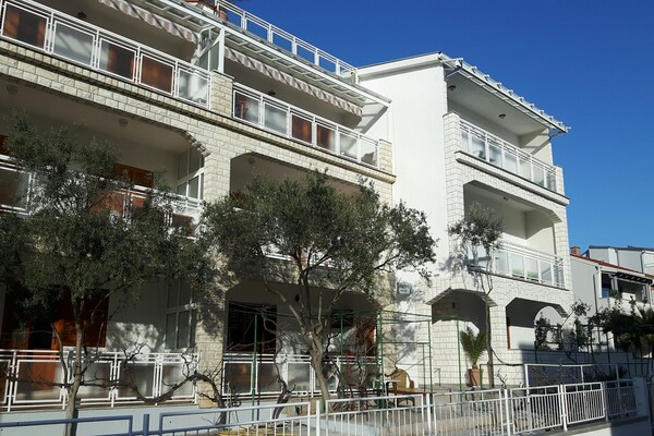 Foto van Rustig toevluchtsoord nabij Drazica Beach - Vakantiehuis in Biograd - ExteriorSummer