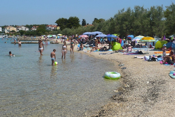 Foto van Charmant modern verblijf in Biograd - Vakantiehuis in Biograd - WaterView