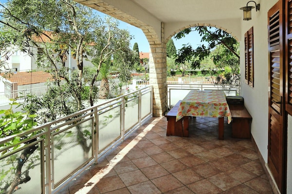 Foto van Biograd Beachside Familieappartement - Vakantiehuis in Biograd - terrace