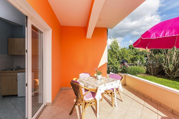 Foto van Appartement in Nin bij Strand & Zwembad - Vakantiehuis in Zaton - TerraceBalcony