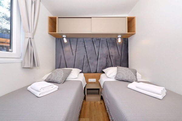 Foto van Stacaravans in Camping Soline in Biograd - Vakantiehuis in Biograd - BedRoom