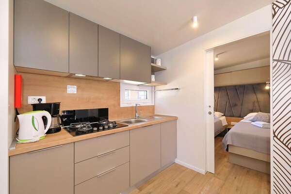 Foto van Stacaravans in Camping Soline in Biograd - Vakantiehuis in Biograd - Kitchen