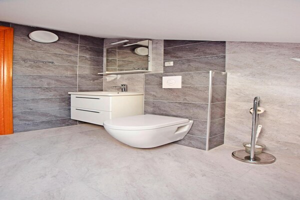 Foto van Appartement bij Paklenica Park - Vakantiehuis in Starigrad Paklenica - BathRoom