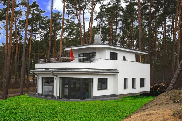Foto van Villa Seeblick in Lychen - Vakantiehuis in Lychen - ExteriorSummer