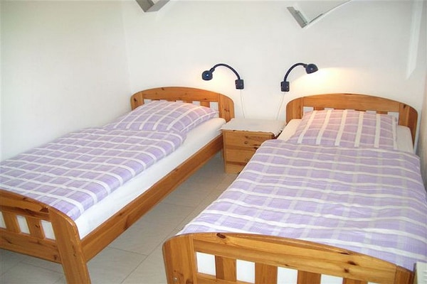 Foto van Bungalow im Feriendorf Uslar mit Gartenterrasse - Vakantiehuis in Uslar - BedRoom