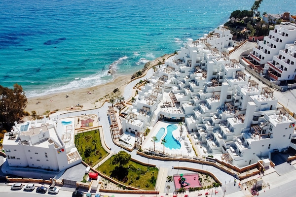 Foto van Chique mediterrane vakantie - Vakantiehuis in El Campello, Alicante - ExteriorSummer