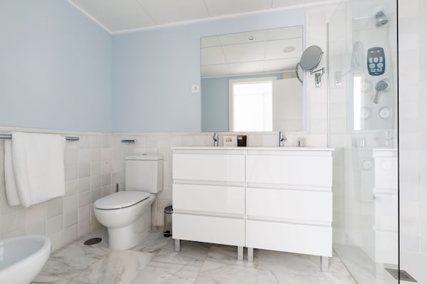 Foto van Chique mediterrane vakantie - Vakantiehuis in El Campello, Alicante - BathRoom