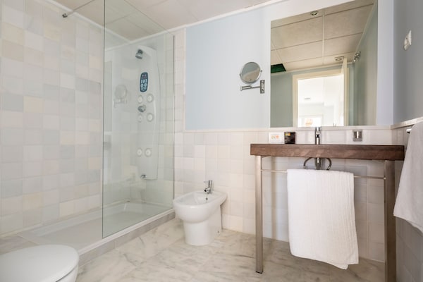 Foto van Chique mediterrane vakantie - Vakantiehuis in El Campello, Alicante - BathRoom