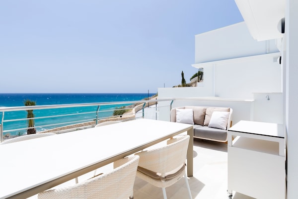 Foto van Chique mediterrane vakantie - Vakantiehuis in El Campello, Alicante - TerraceBalcony