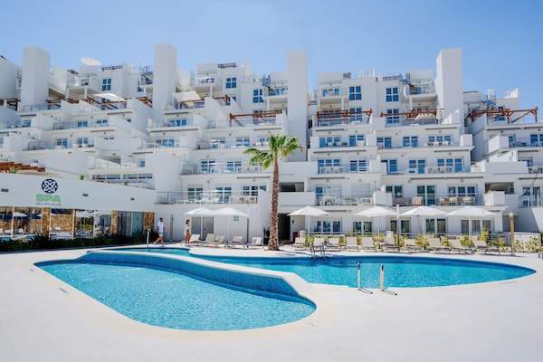 Foto van Modern appartement met zwembad - Vakantiehuis in El Campello, Alicante - ExteriorSummer